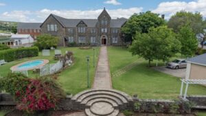 Kingswood College